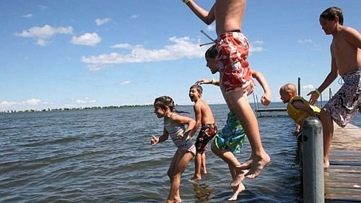 A kánikulával a nyaktörő strandmutatványok is elkezdődtek