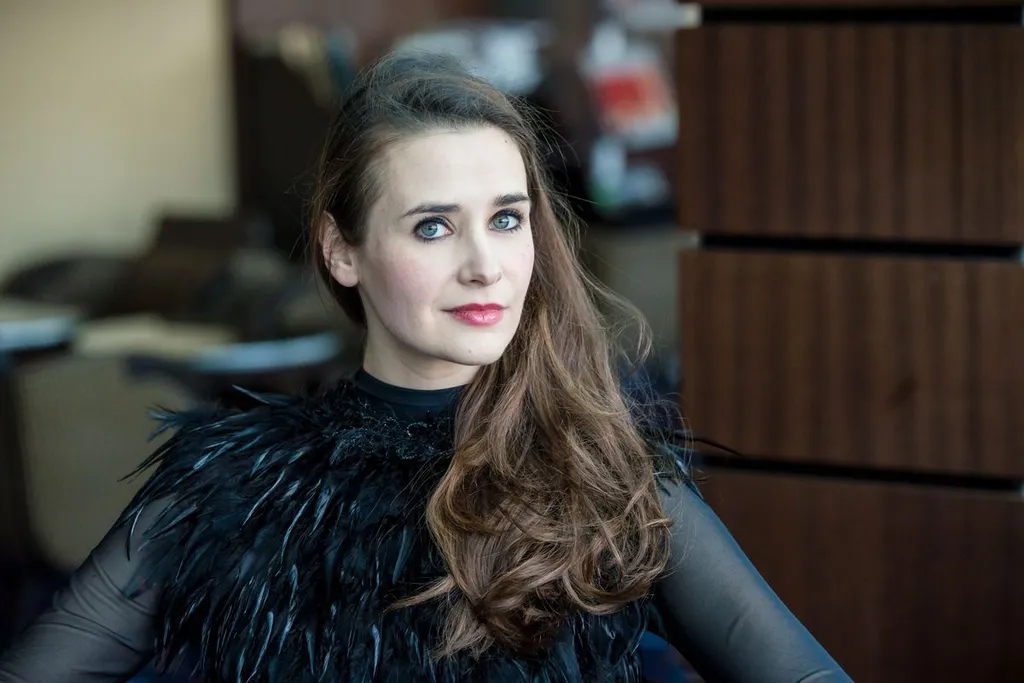 A színház nagyon közel állt a szívéhez, így már nagyon korán biztossá vált, hogy a színpadon képzeli el az életét. DFP