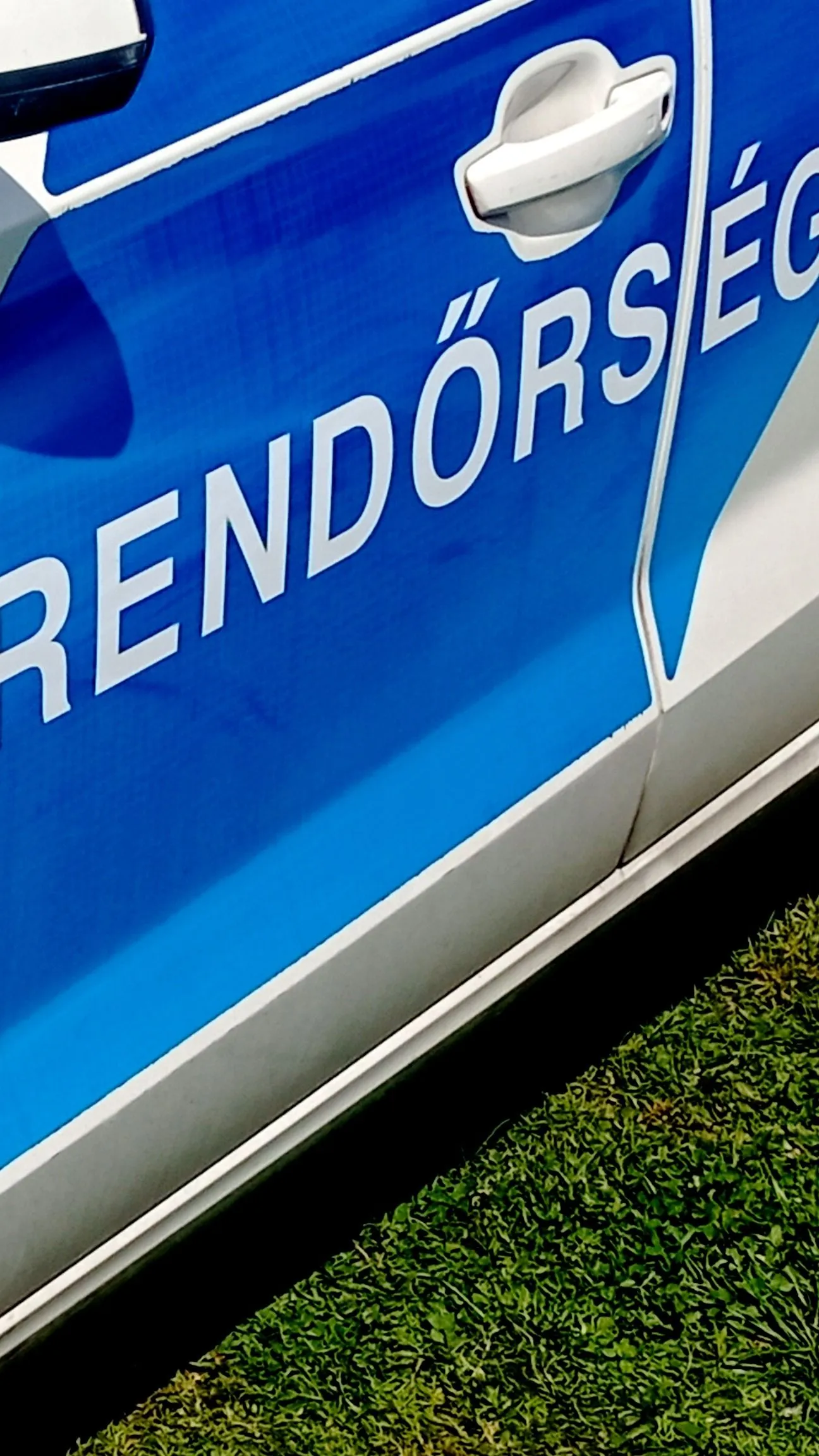 Papucsban és bilincsben vitték a bíró elé az egri feleséggyilkost