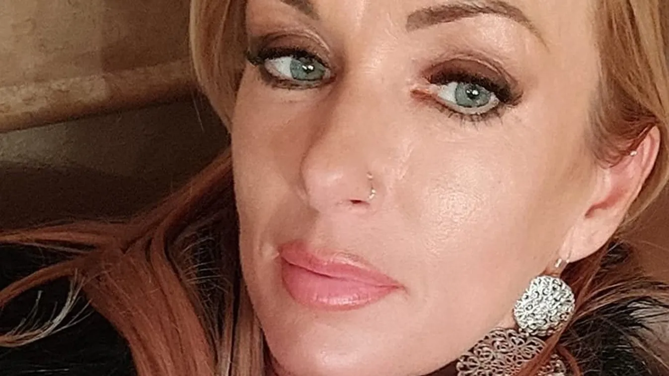 Nem állt meg a mellbimbó ékszernél Molnár Anikó