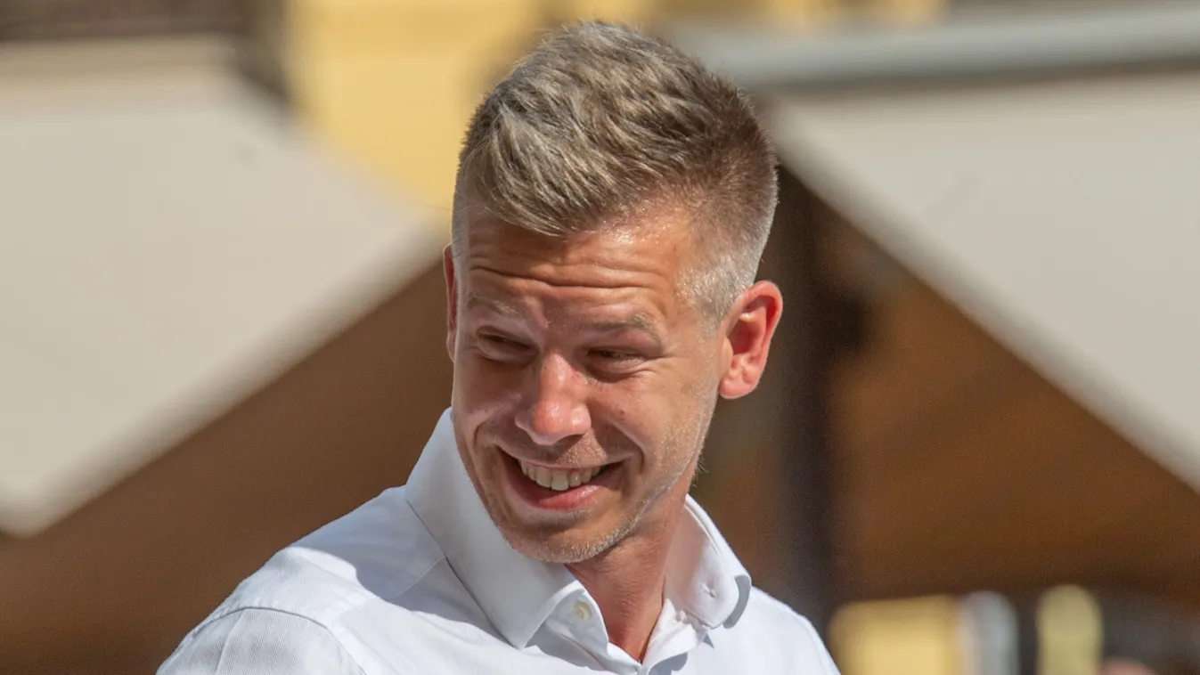 Bevállalós lányokat toborzott interneten Magyar Péter polgármesterjelöltje