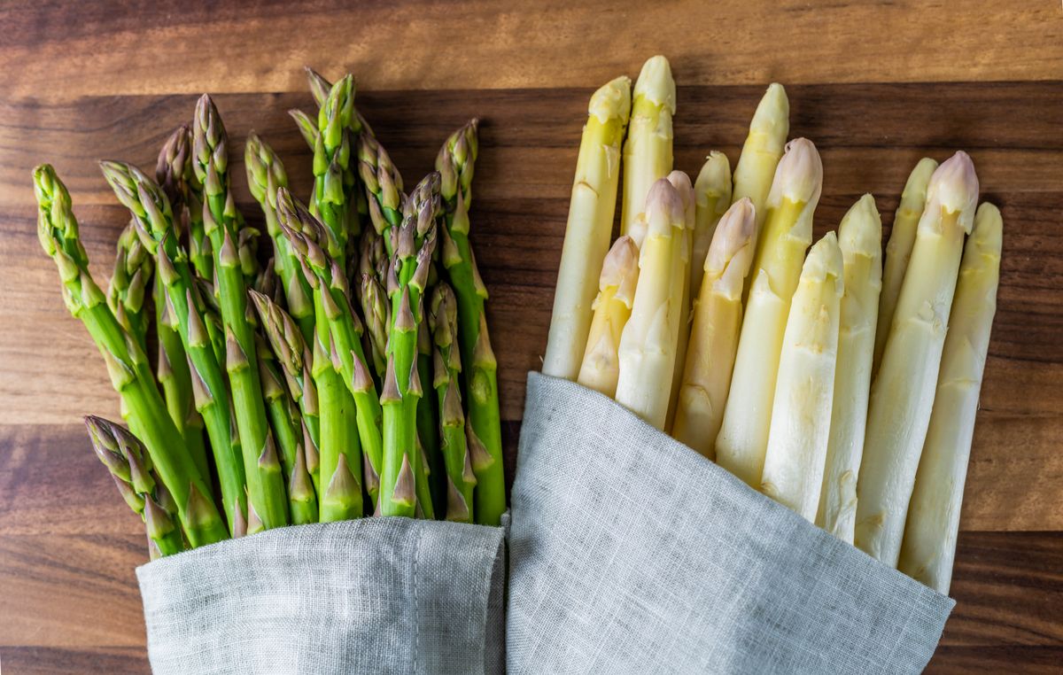 Raw,Fresh,Bunch,Of,Green,And,White,Asparagus,In,Grey