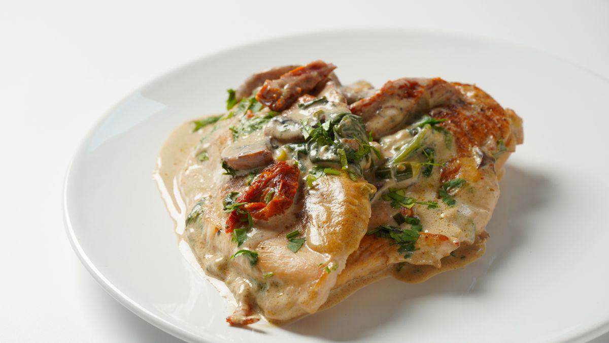 Creamy,Italian,Tuscan,Chicken,With,Spinach,And,Mushrooms,,And,Sundried