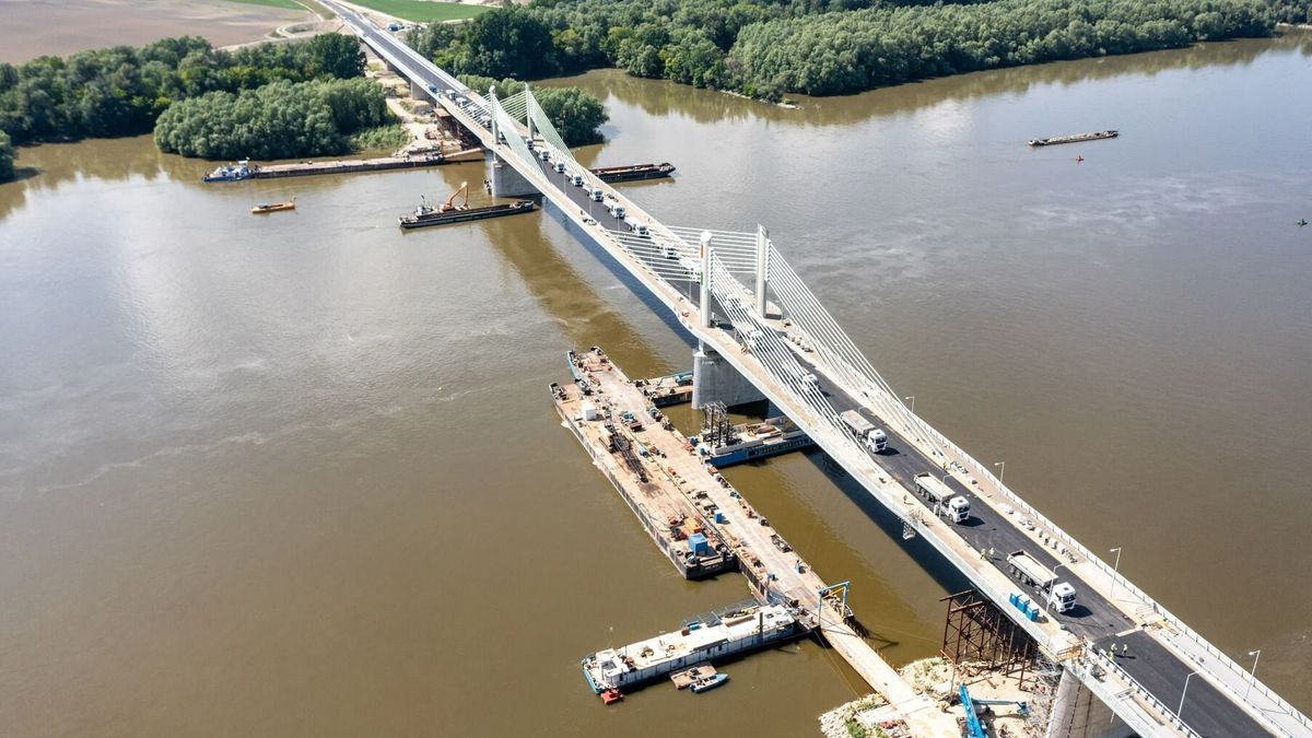 Hamarosan átadják a kalocsai hidat - Magyarország leghosszabb, új hídját 800 tonnával terhelték -  Galéria