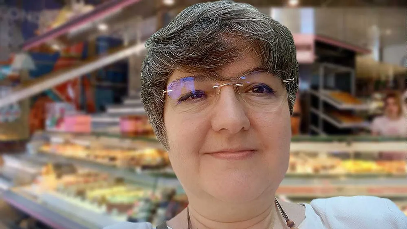 V. Naszályi Márta leragasztotta fideszes ellenfele plakátját