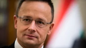Szijjártó Péter: Ne legyünk naivak, ha egy kormány szuverén, akkor azt minden irányból támadják - videó