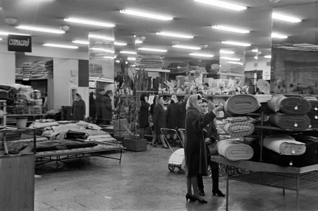 1968 - Debrecen, Piac utca (Vörös Hadsereg útja) 34–36., Centrum Áruház (korábban Hajdúsági Áruház).
Fortepan / Szalay Zoltán