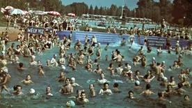 Mióta világ a világ, mi magyarok imádunk strandolni - Fantasztikus képek az elmúlt száz év fürdőzéseiről - Galéria!