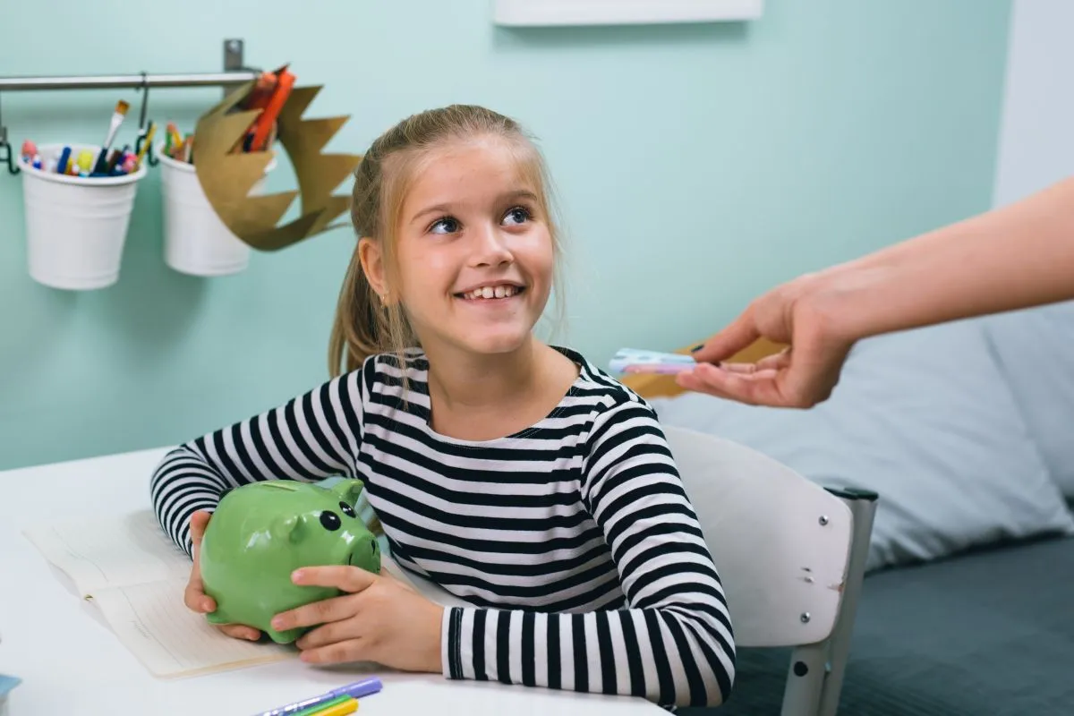 Mother,Giving,Pocket,Money,To,Her,Preteen,Daughter