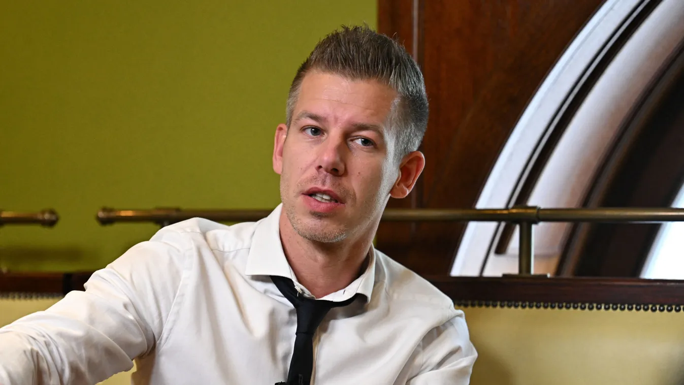 Újabb részletek a Magyar Péterhez köthető pilótajátékról