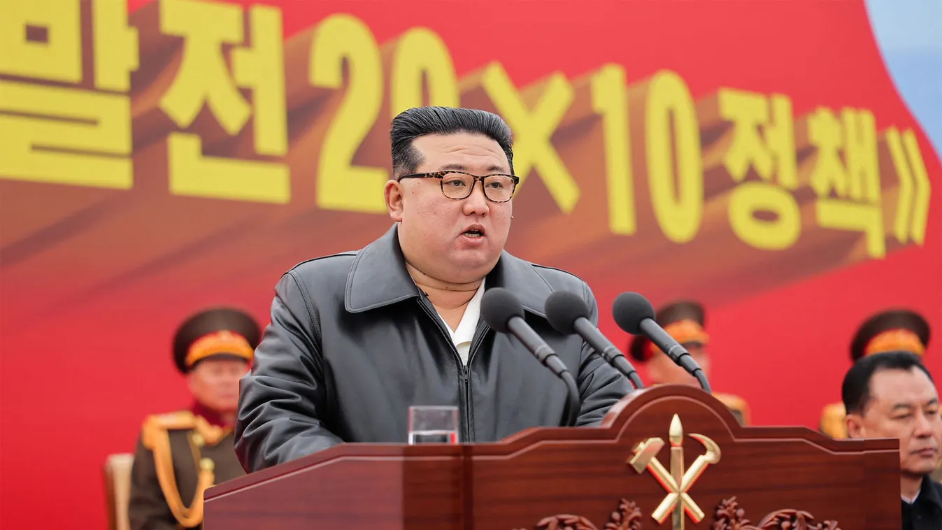 Kitálalt a bennfentes: Kim Dzsong Un évente 25 szűz lányt választ ki, hogy szolgálják őt