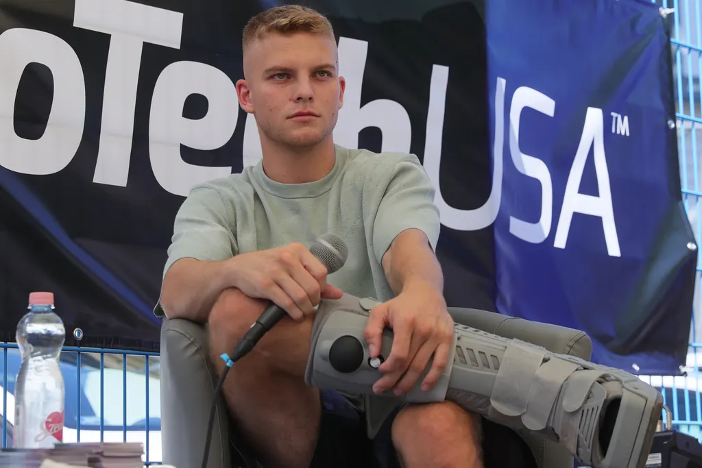 Schäfer András lábát 8 hónap alatt 3-szor műtötték, 2023 novemberére jött rendbe