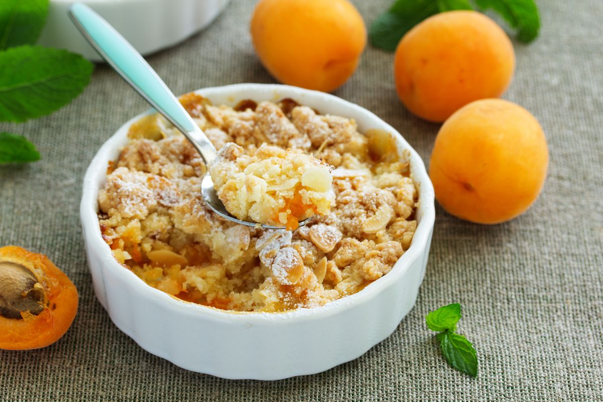 Crumble,With,Apricot,And,Cinnamon.