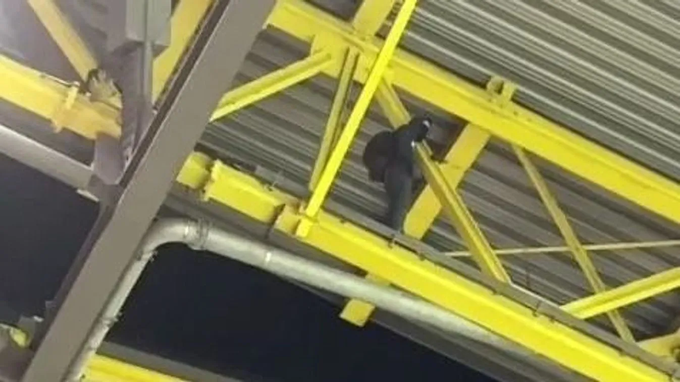 Életveszélyben az Eb-n, a kommandósokat is riasztották