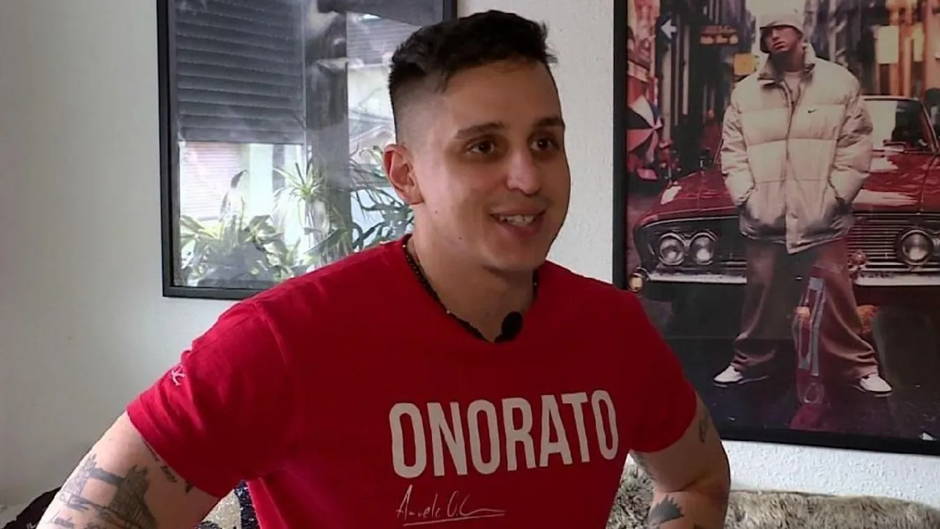 Aurelio ellátta egy-két tanáccsal a bűnös énekest