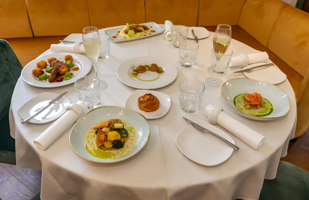 20240621_Hősök biszrtó stáj_MW_SZL