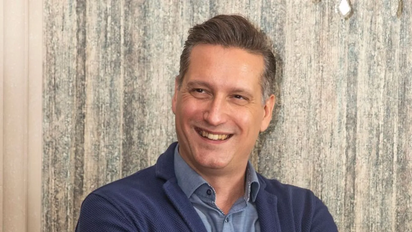 Pély Barna felesége új szerepben