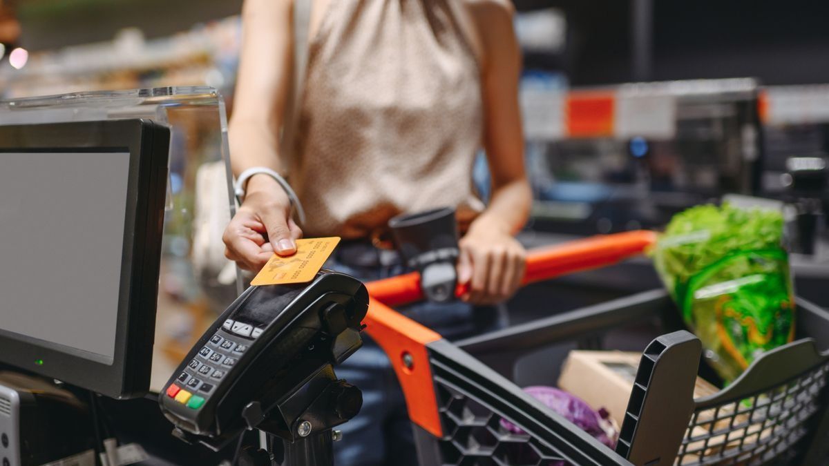 Összeesett a nyugdíjas a tatabányai üzletben, ezt tették a vásárlók - Kifakadt a Lidl alkalmazottja