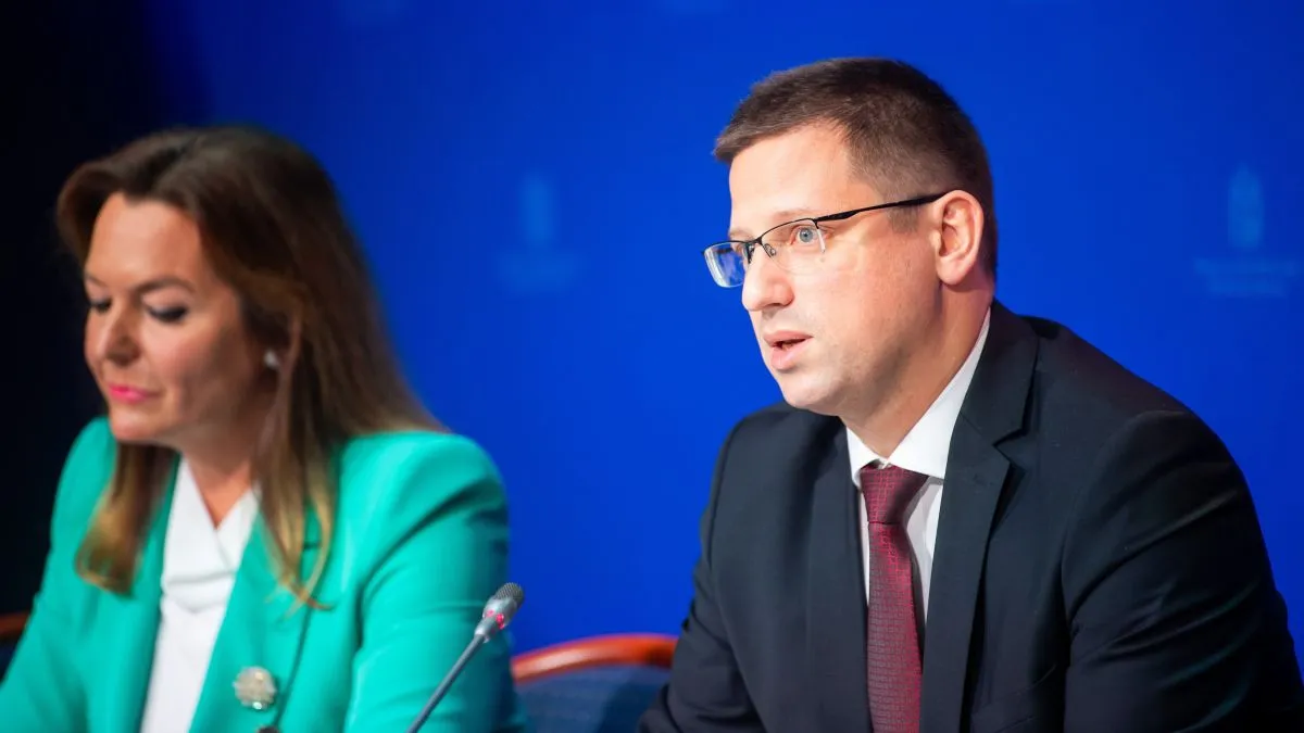 GULYÁS Gergely; VITÁLYOS Eszter