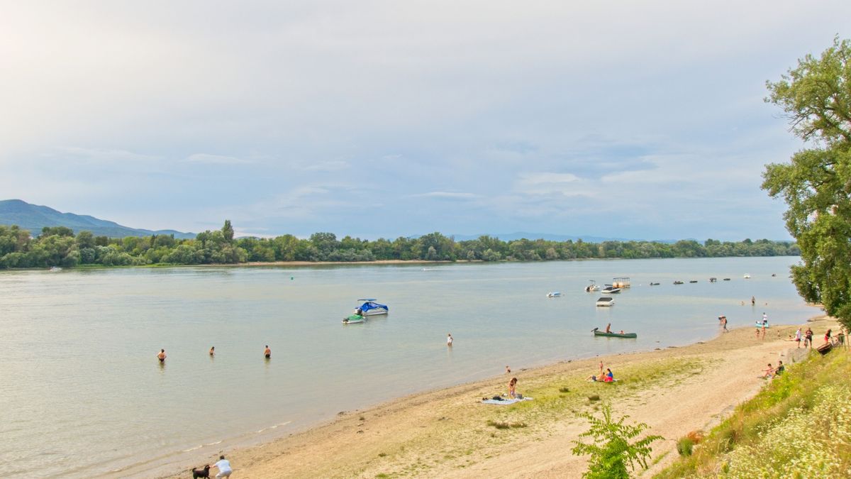 Dunakeszi,,Hungary,-,July,29,,2023:,Panorama,View,Of,The szabadstrand