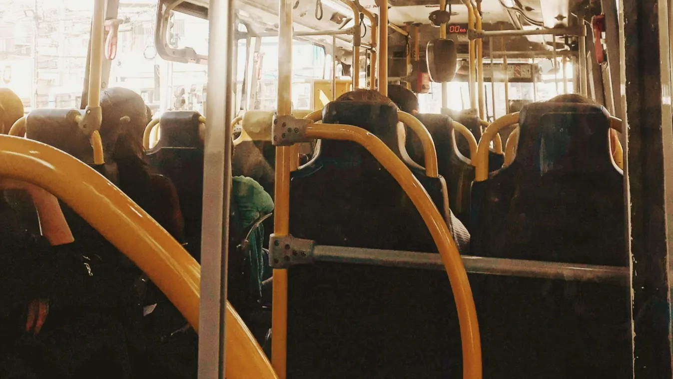 Gyerekek menekültek a buszról, borzalom történt