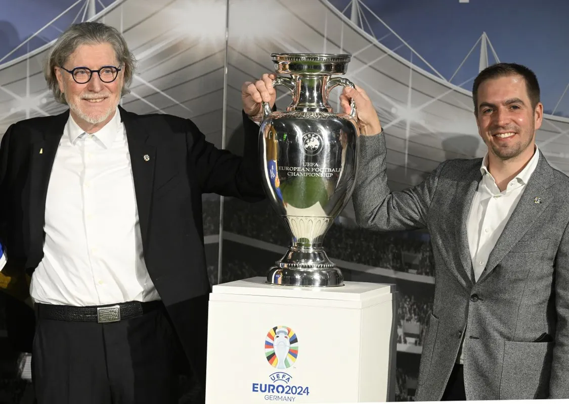 Lahm and Schumacher present European Championship trophy at Cologne Central Station