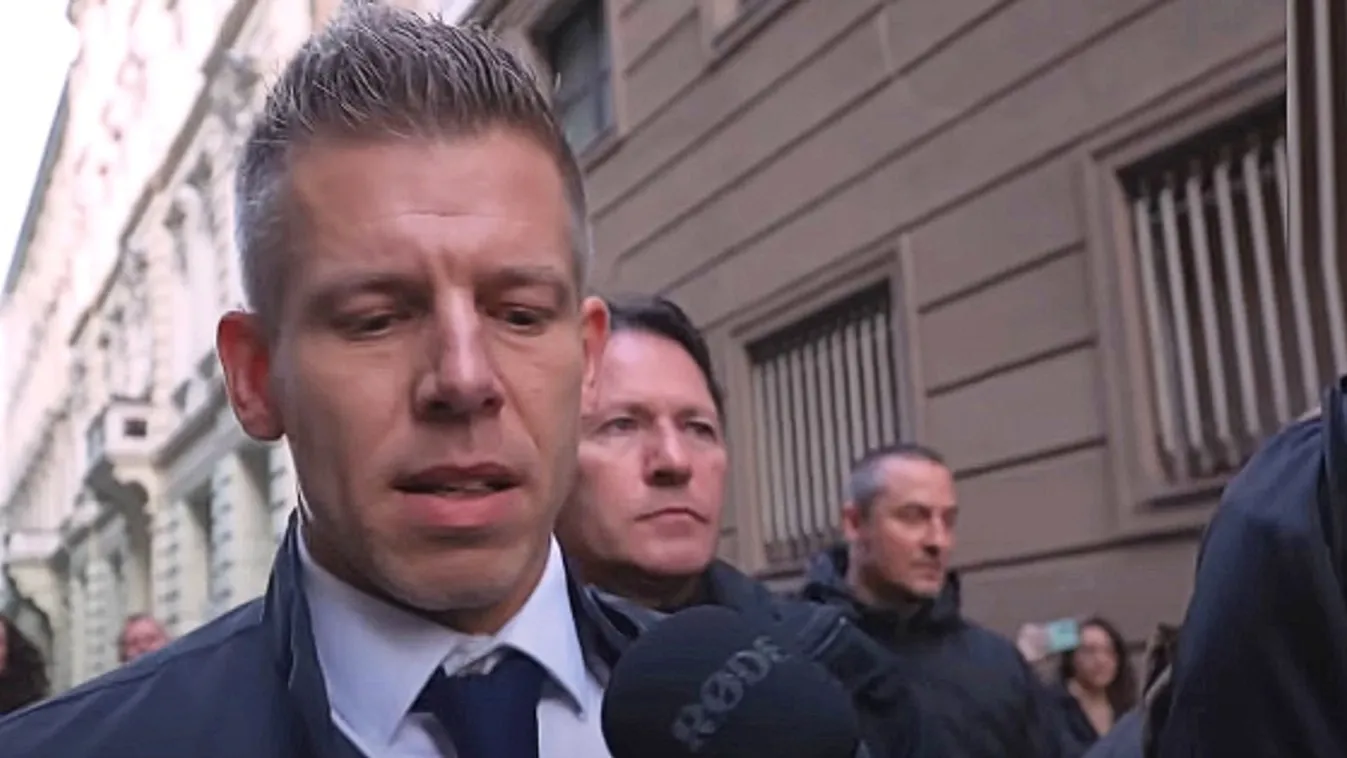 Magyar Péter többszázezres telefont tépett ki egy ismeretlen kezéből