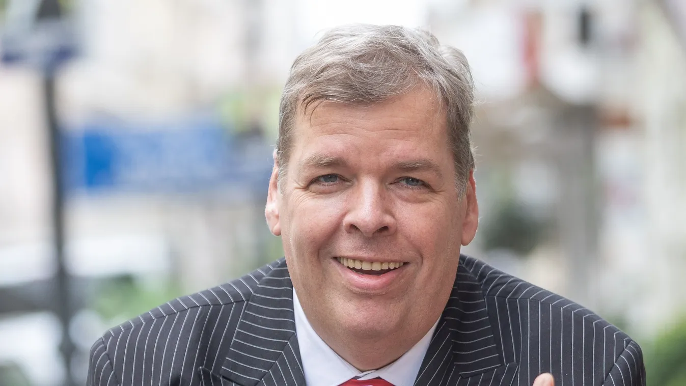 Tisztességtelen ajánlatot kapott Schmuck Andor