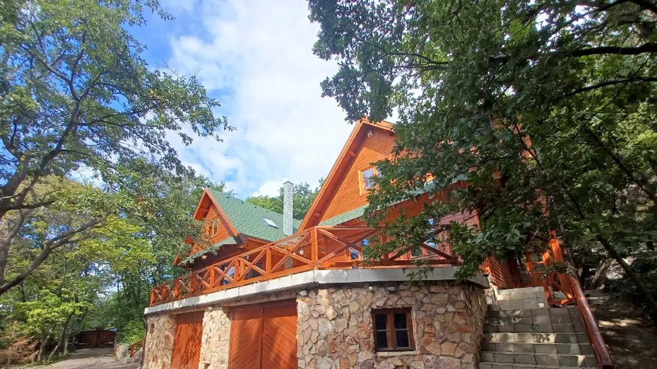 Eladó egy organikus villa természetkedvelő családnak