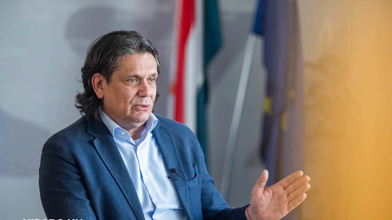 A balra tolódott Néppárt a szocialistákkal, a liberálisokkal...