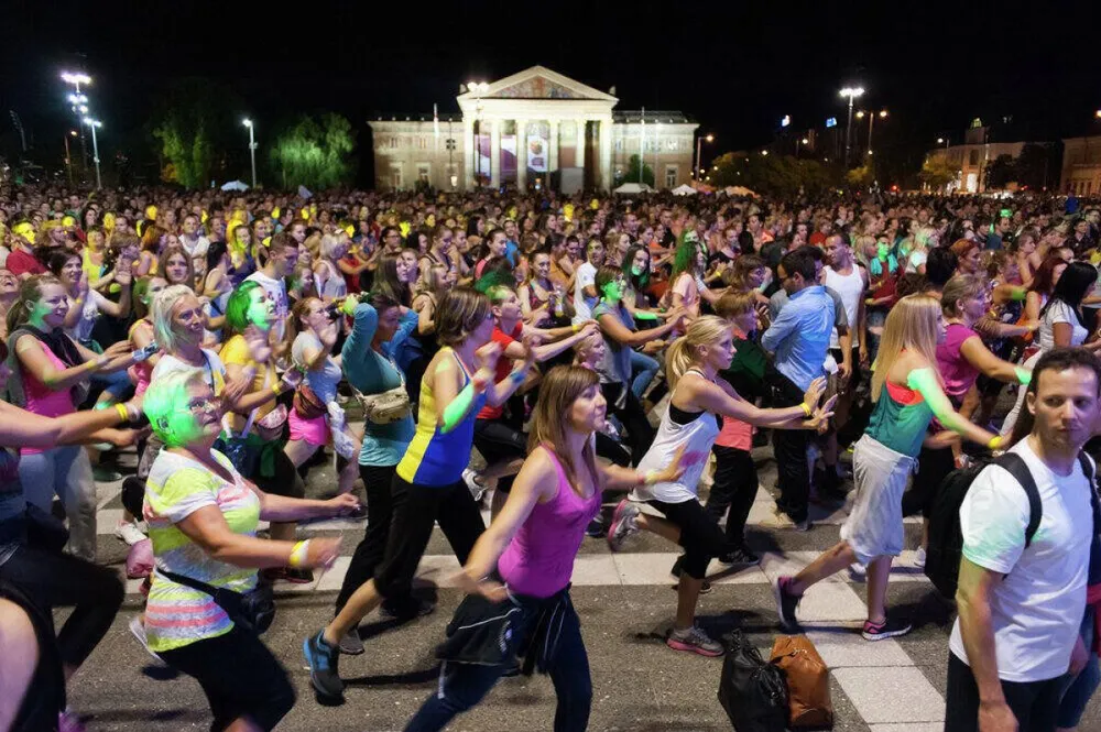 _7555_FB mozgás éjszakája