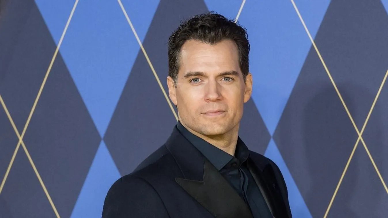 Henry Cavill megmutatta a babaágyat