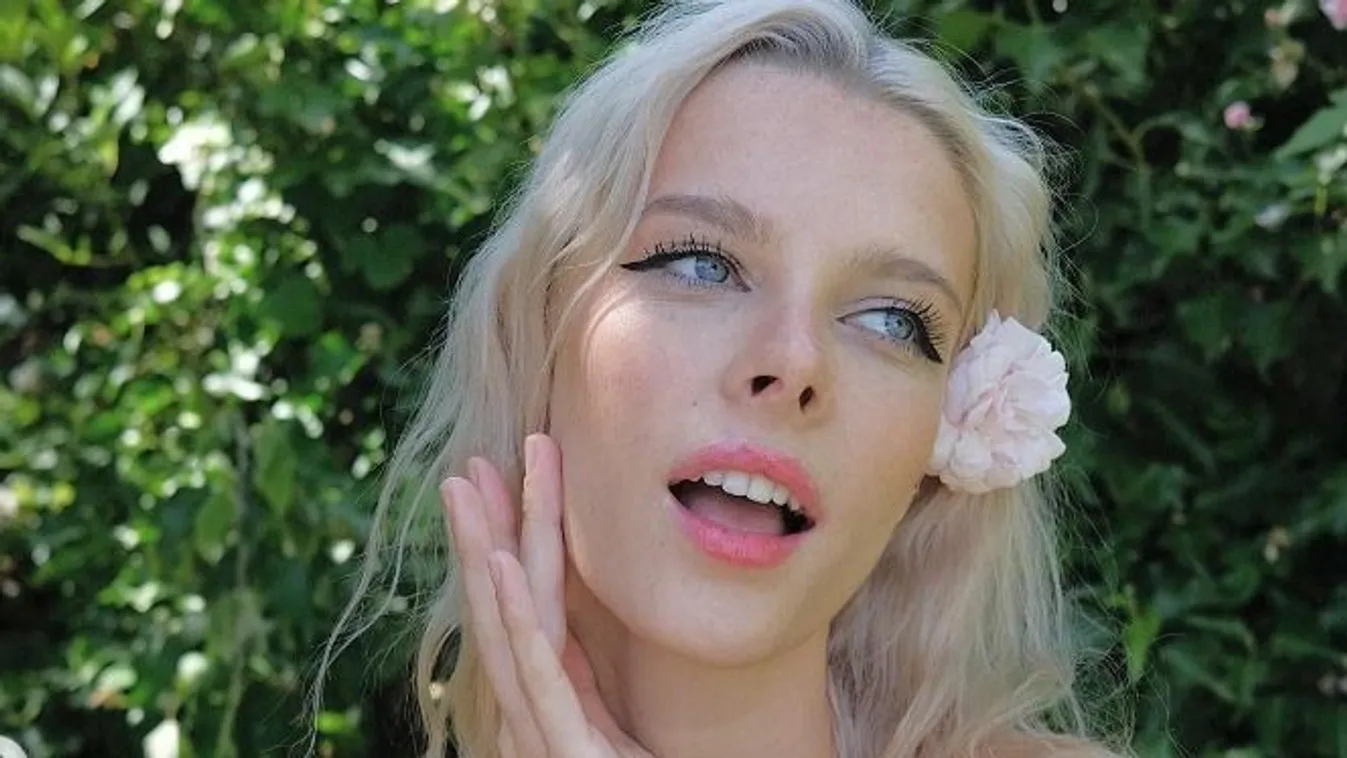 "696 milliót keresek a melleim rázásával, de otthon ülő anyuka akarok lenni"