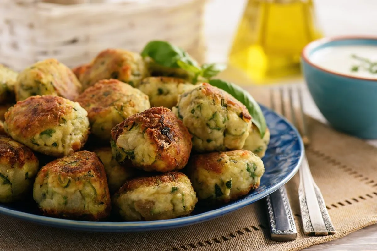 Fried,Crispy,Zucchini,Balls,With,Feta,Cheese-,Vegetarian,Food.