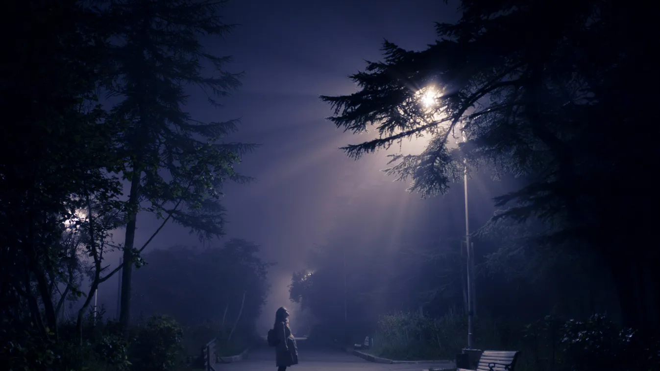 Köztünk járnak, falusi iskola mellett jelent meg egy UFO