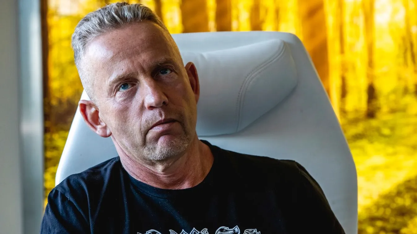 Schobert Norbi békét akar háború helyett