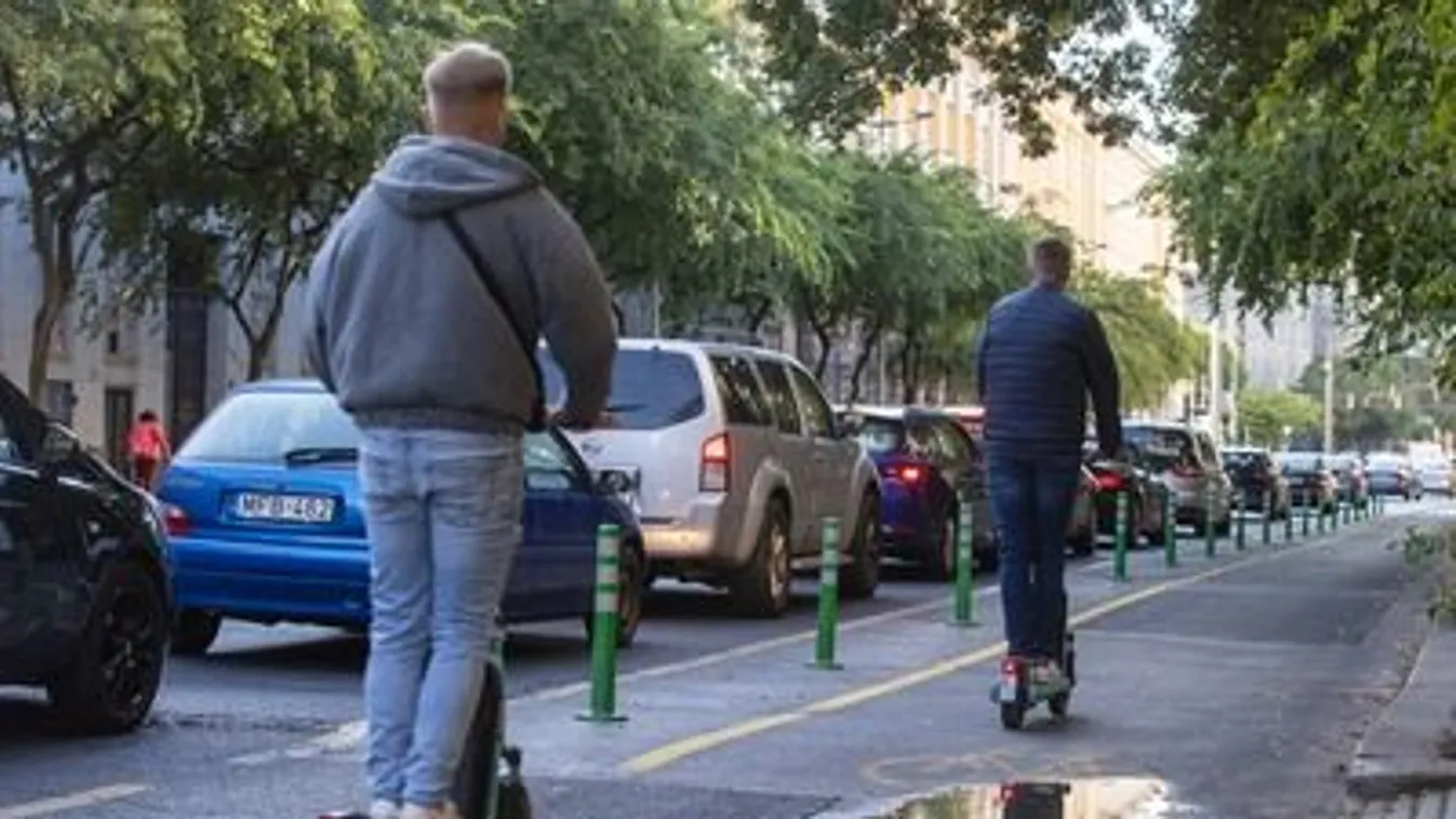 Szidják a rollereseket, veszélyesen közlekednek