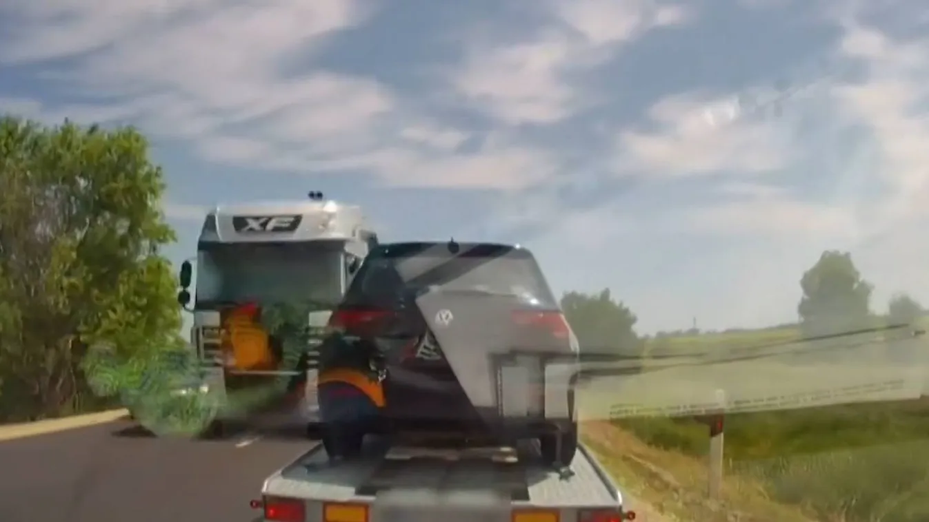 Videón az őrült előzés: centiken múlt a tragédia