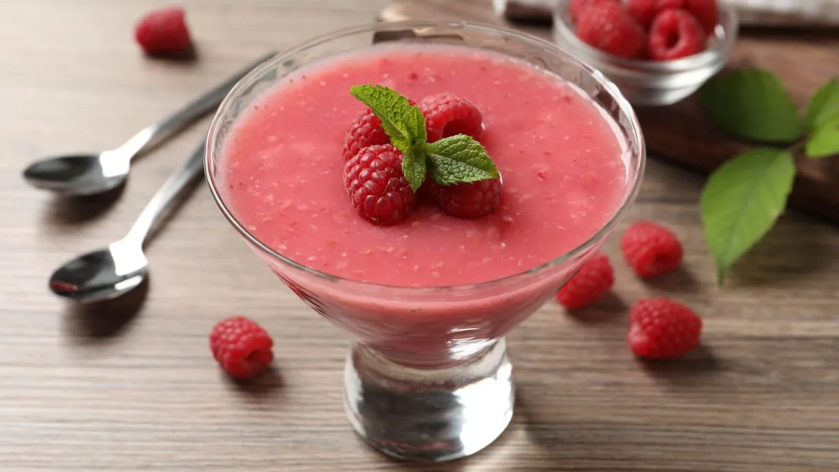 Delicious,Raspberry,Mousse,With,Mint,On,Wooden,Table