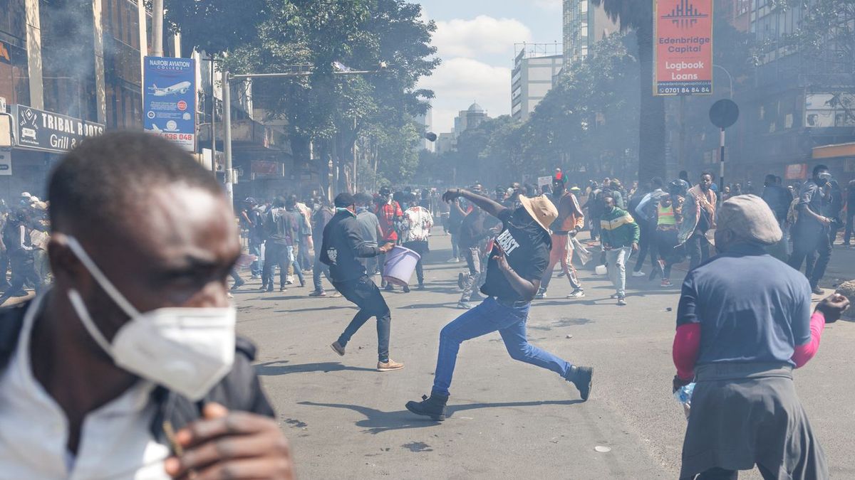 Rengeteg a halott: tüntetők felgyújtották a kenyai parlamentet