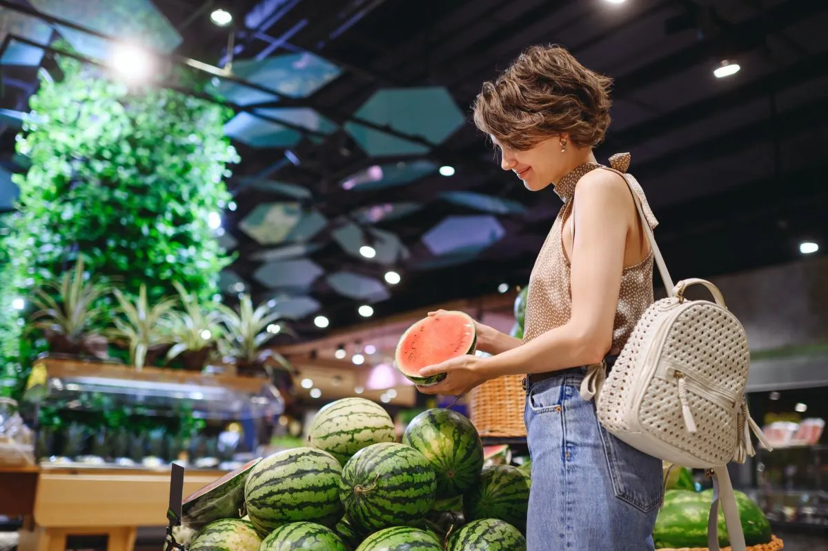 Young,Smiling,Happy,Caucasian,Woman,20s,Wear,Casual,Clothes,Shopping