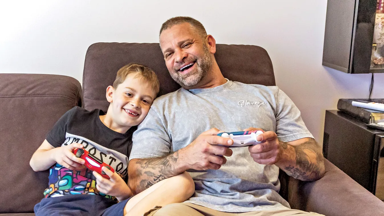 8 és fél évesen autót vezet ÉNB Joe kisfia