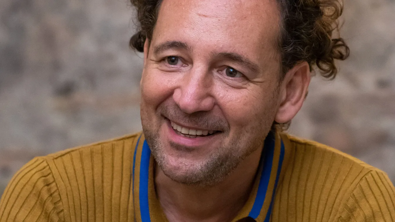 Megmutatta ritkán látható lányát Istenes László