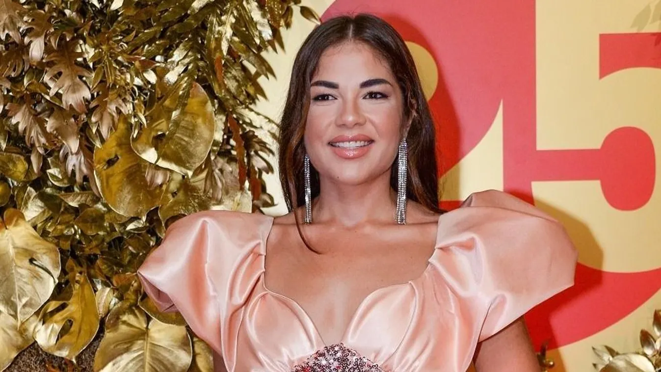 Bikinire vetkőzött Gáspár Evelin, bomba alakot villantott