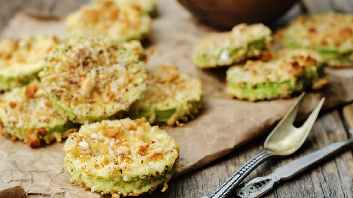 Baked,Parmesan,Zucchini,Crisps,On,A,Dark,Wood,Background.,The