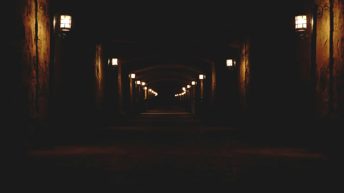 Hátborzongató: 100 éves alagutat találtak a házuk alatt