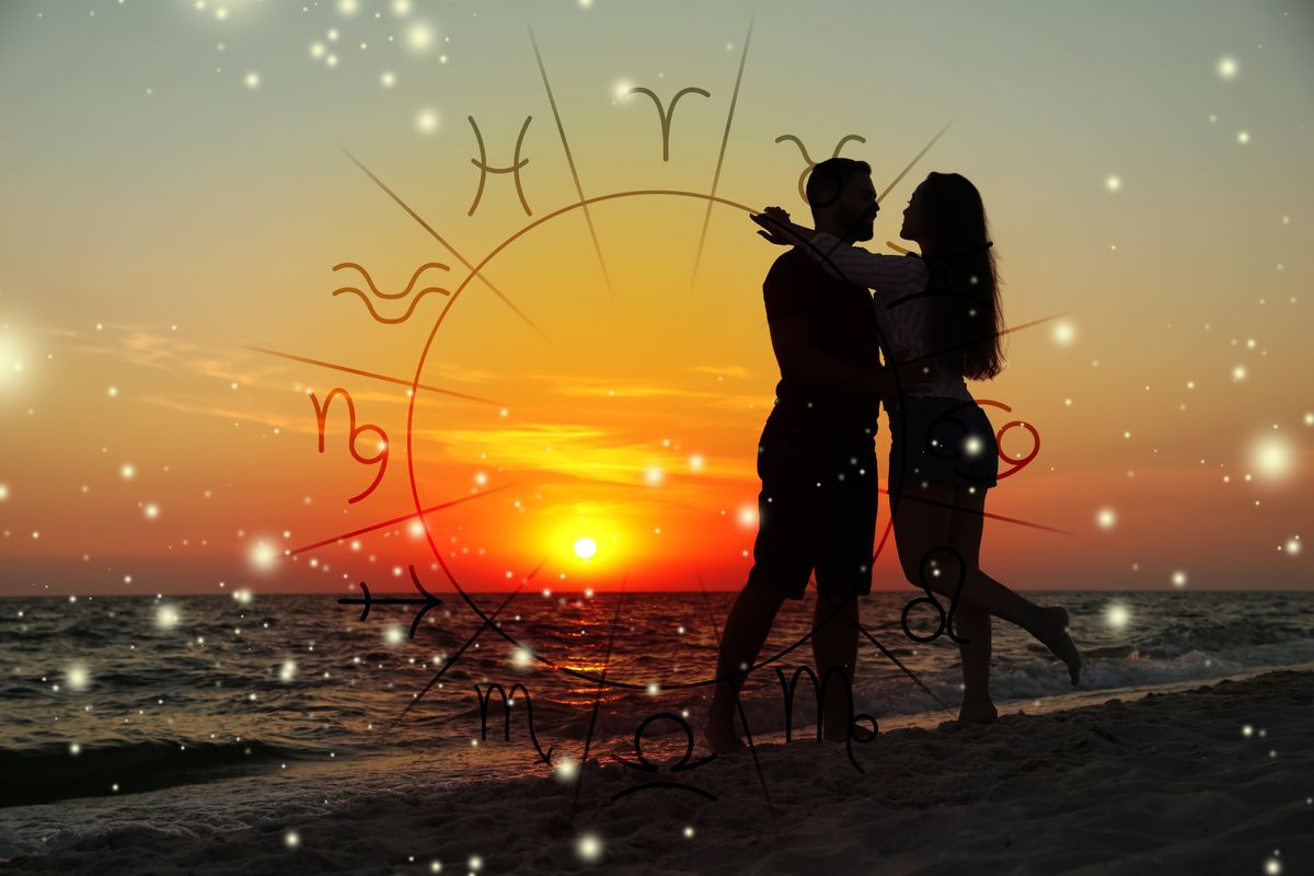 Horoscope,Compatibility.,Loving,Couple,On,Beach,At,Sunset,And,Zodiac