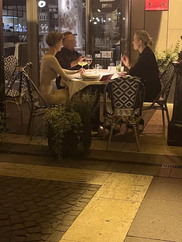 Papp Gabi és Kapusi Vanessza a titokzatos férfival - Lesi fotó