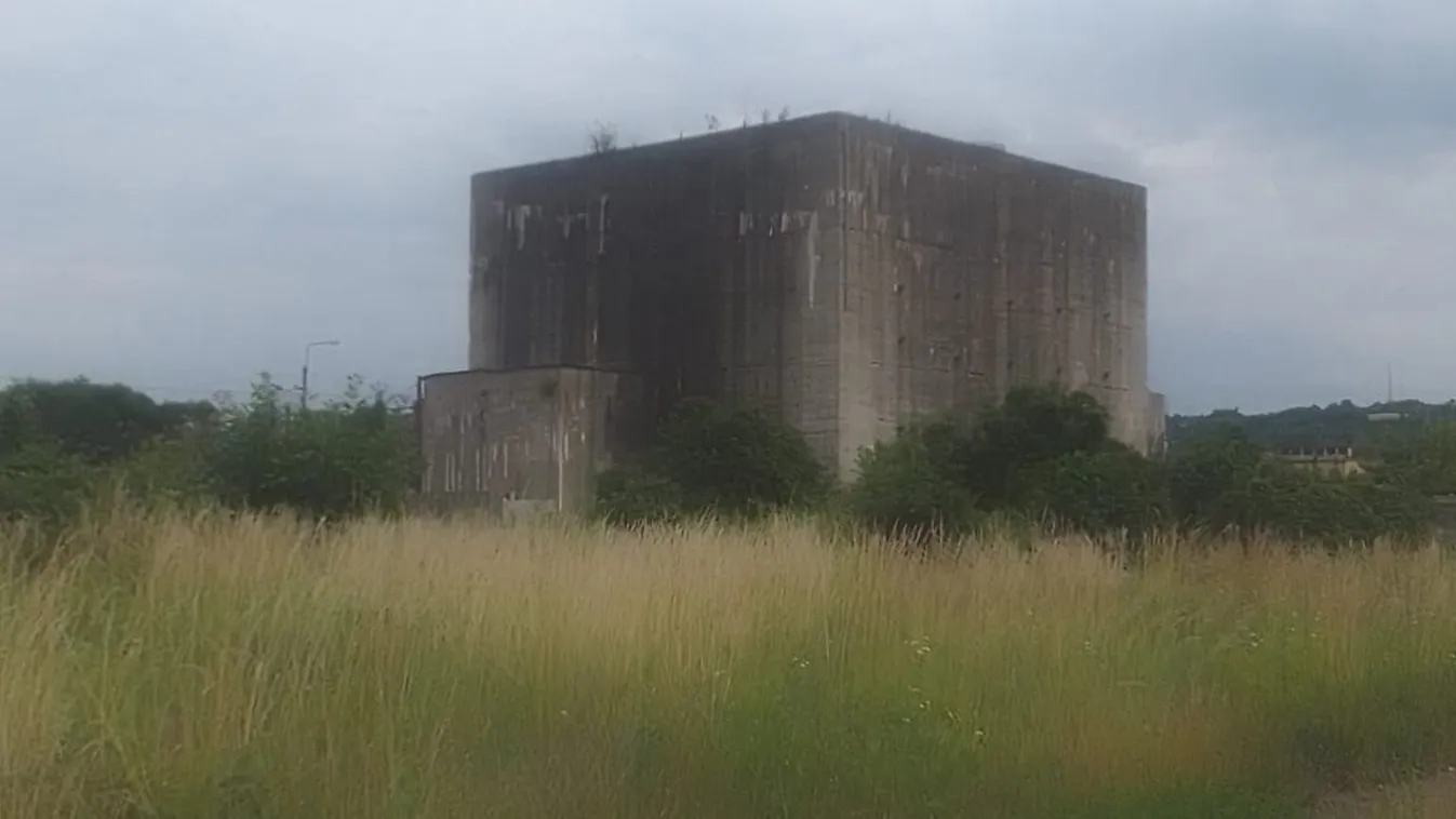 Kiderítették, mit rejt a betonkoporsó Miskolcon