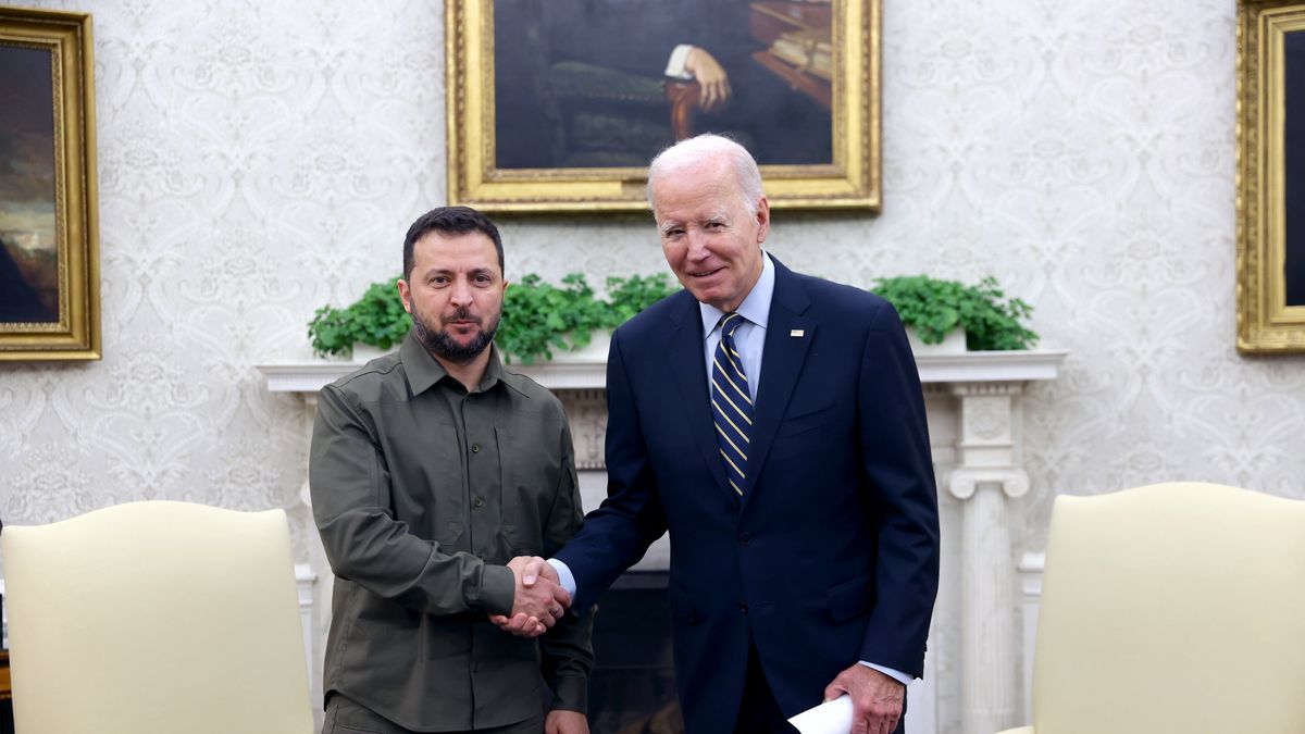 Biden üzent Zelenszkijnek: A 18 éves fiúkat is mozgósítsa Ukrajna